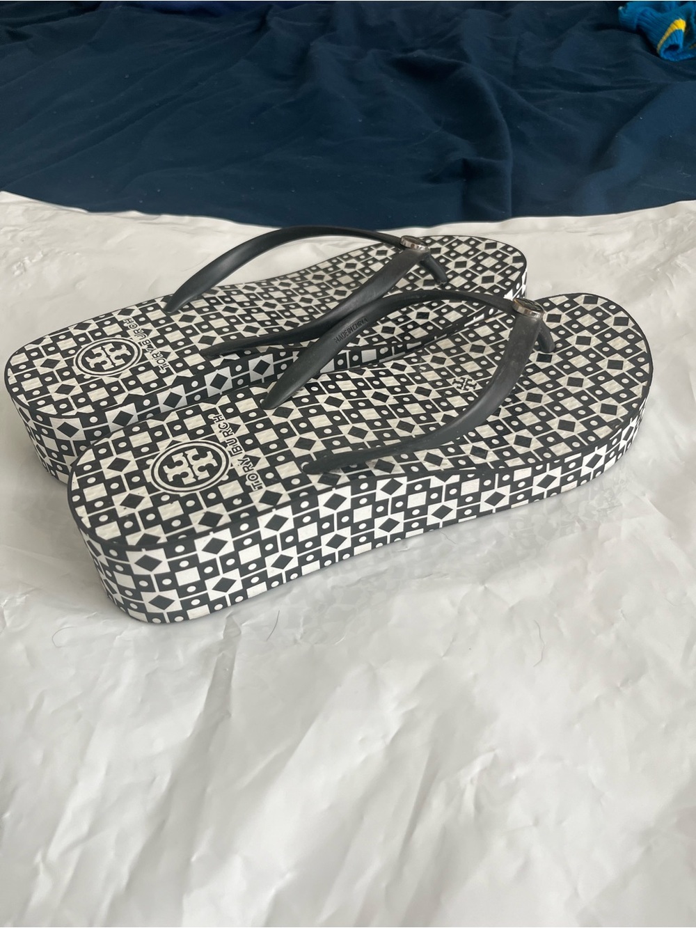 Tory Burch Black and White Geometric Flip Flop Sandals - Picture 5 of 6
